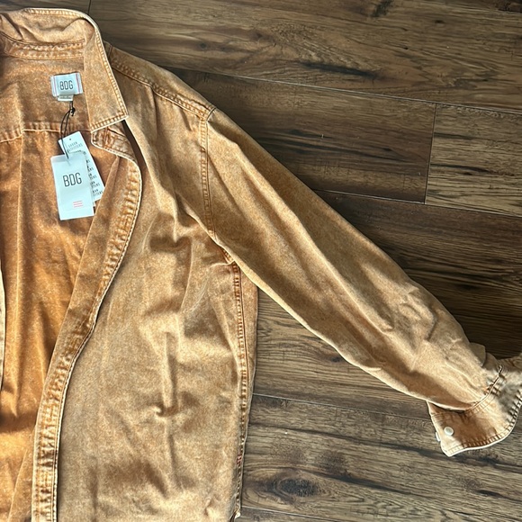 Large Button Up - Picture 3 of 4